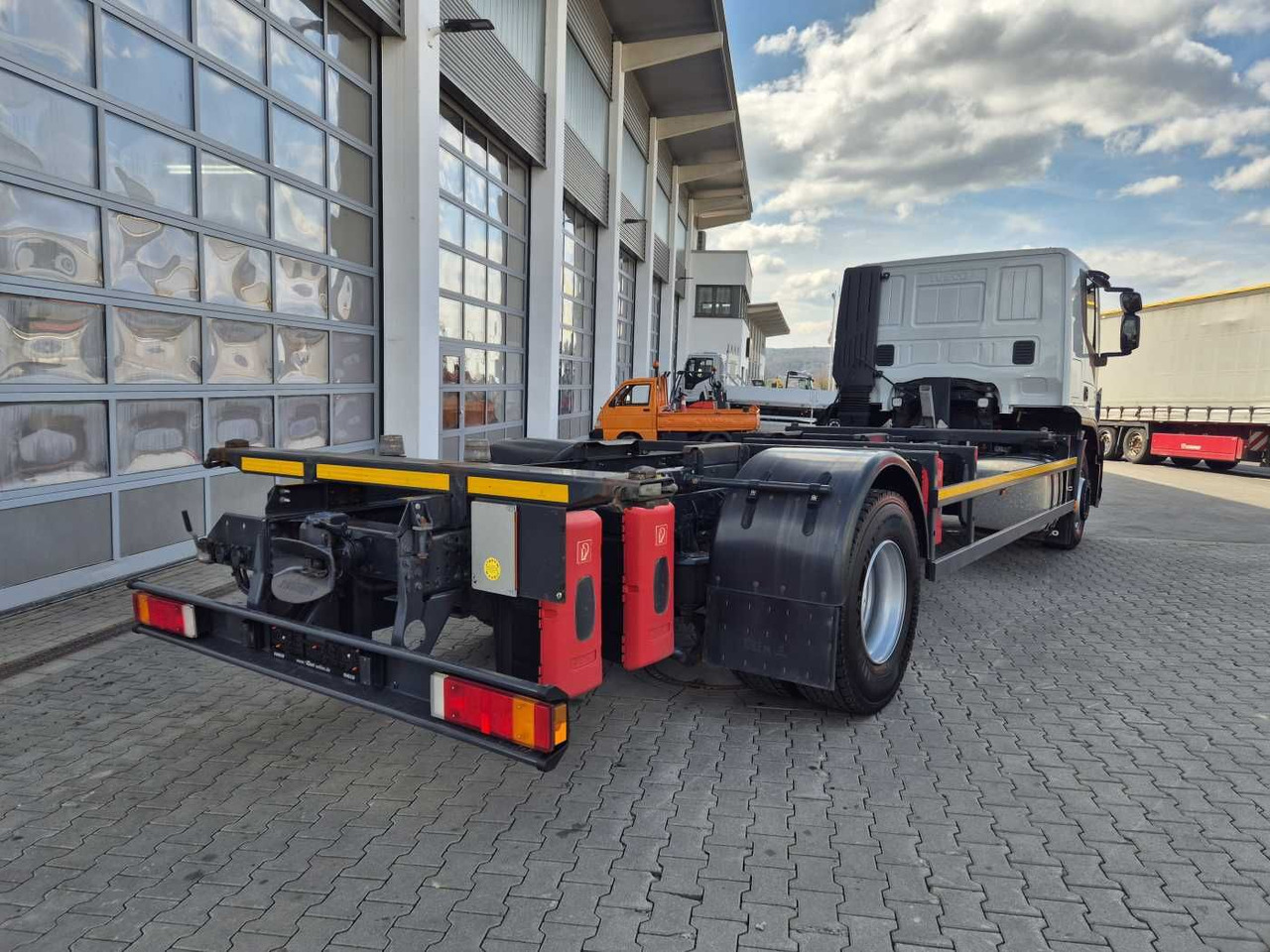 Konteineris-vežimus/ Sukeisti kūną sunkvežimis Iveco Stralis AT190S31/P BDF Klima Standh. AHK Bett: foto 9