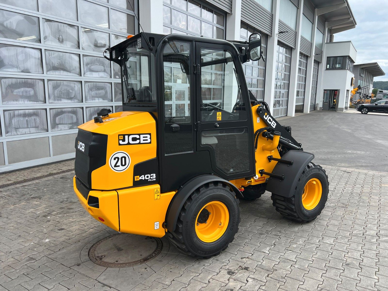 JCB 403 Plus / Neufahrzeug / 2025 / Gabel / Schaufel - Ratinis krautuvas: foto 3 JCB 403 Plus / Neufahrzeug / 2025 / Gabel / Schaufel - Ratinis krautuvas: foto 3