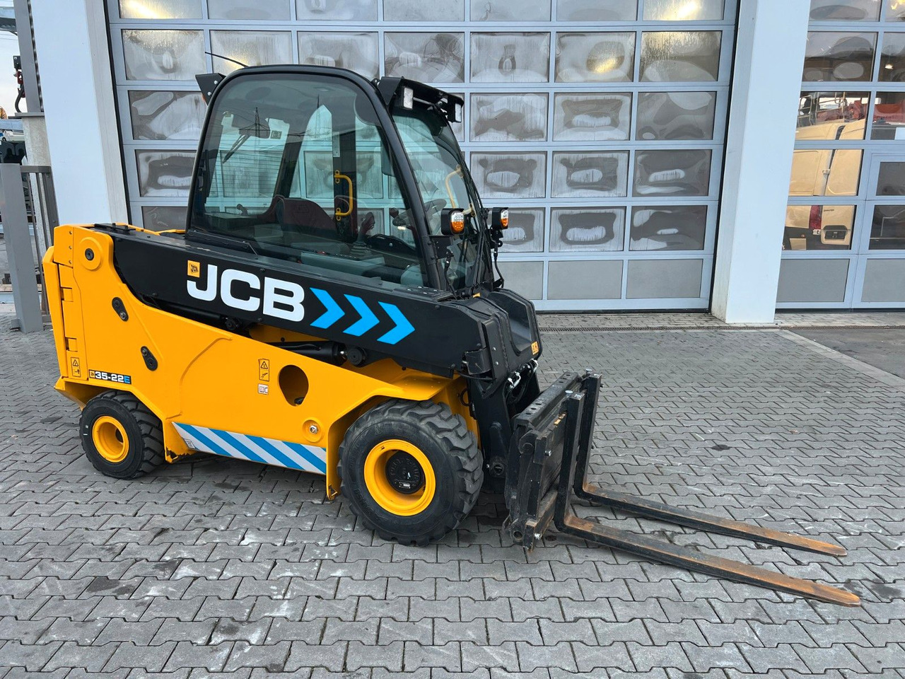JCB TLT 35-22E Teletruck / nur 131h! / 2022 / SS - Teleskopinis krautuvas: foto 2 JCB TLT 35-22E Teletruck / nur 131h! / 2022 / SS - Teleskopinis krautuvas: foto 2