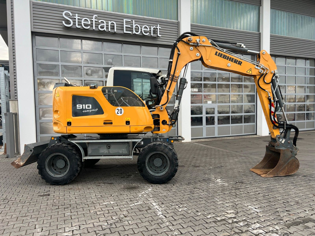 Liebherr A 910 C Litronic / 2.381h / SW33 - Ratinis ekskavatorius: foto 2 Liebherr A 910 C Litronic / 2.381h / SW33 - Ratinis ekskavatorius: foto 2