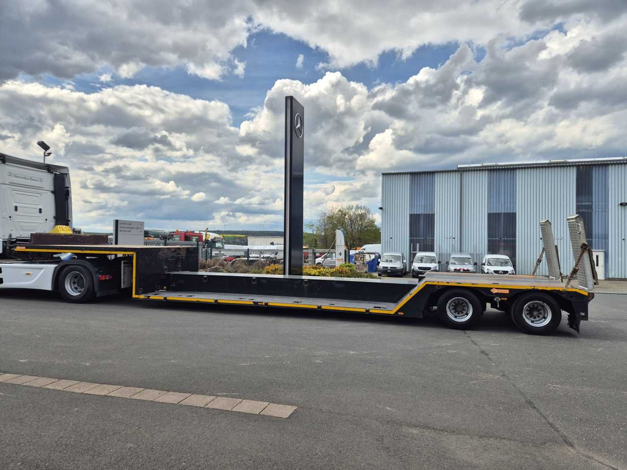 LinTrailers S2A 14 LSDN Teleskopierbar BPW-Achsen 57.000km - Žemo profilio platforma puspriekabė: foto 4 LinTrailers S2A 14 LSDN Teleskopierbar BPW-Achsen 57.000km - Žemo profilio platforma puspriekabė: foto 4