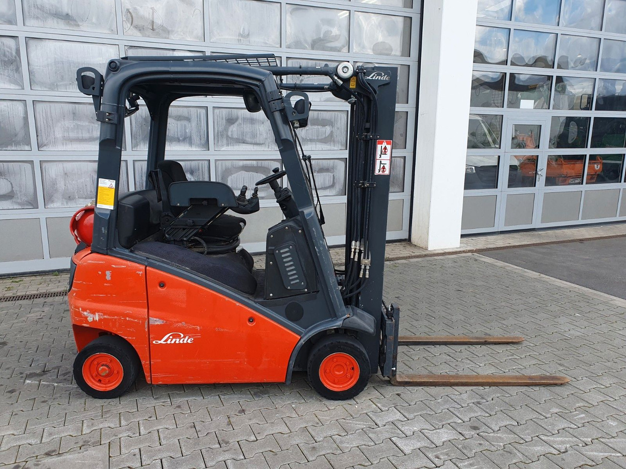 Linde H16 T-01 / 4,6m / nur: 3.260h / Gas / SS - Šakinis krautuvas: foto 2 Linde H16 T-01 / 4,6m / nur: 3.260h / Gas / SS - Šakinis krautuvas: foto 2