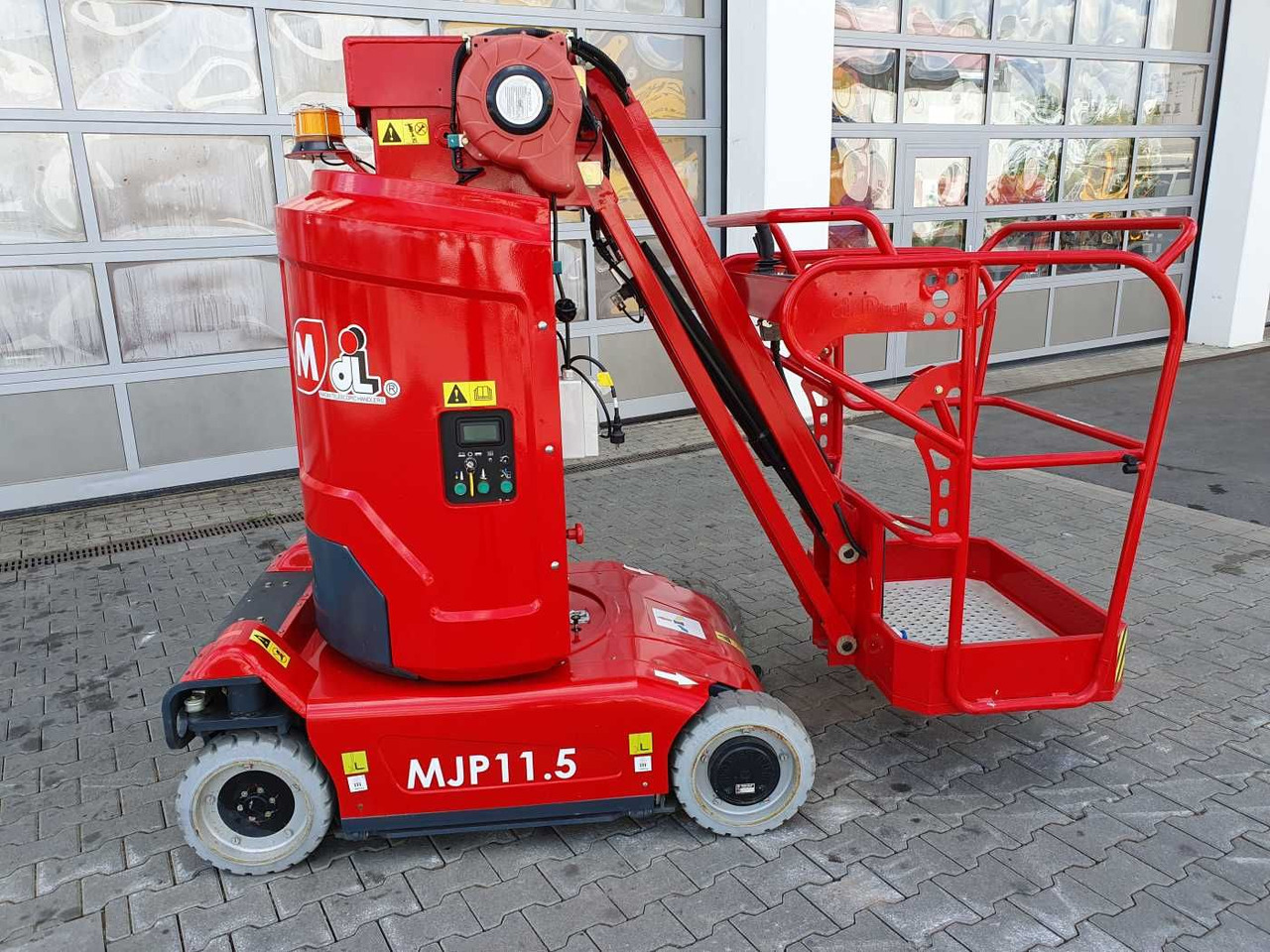 Magni MJP11.5 / Mastbühne / 11,2m! / nur 49h! - Autobokštelio: foto 2 Magni MJP11.5 / Mastbühne / 11,2m! / nur 49h! - Autobokštelio: foto 2