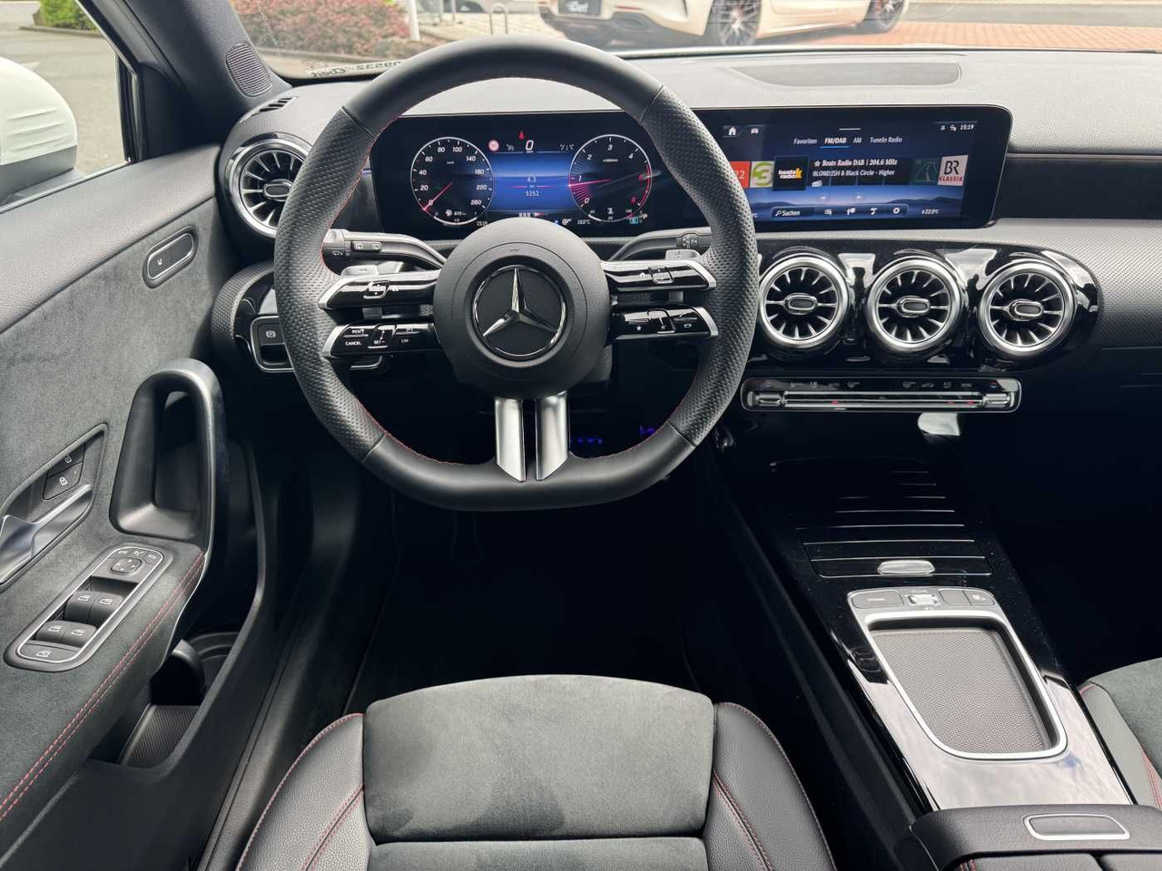 Sedanas Mercedes-Benz A 200d AMG+AHK+Ambiente+RFK+MBUX+LED+IHC: foto 11