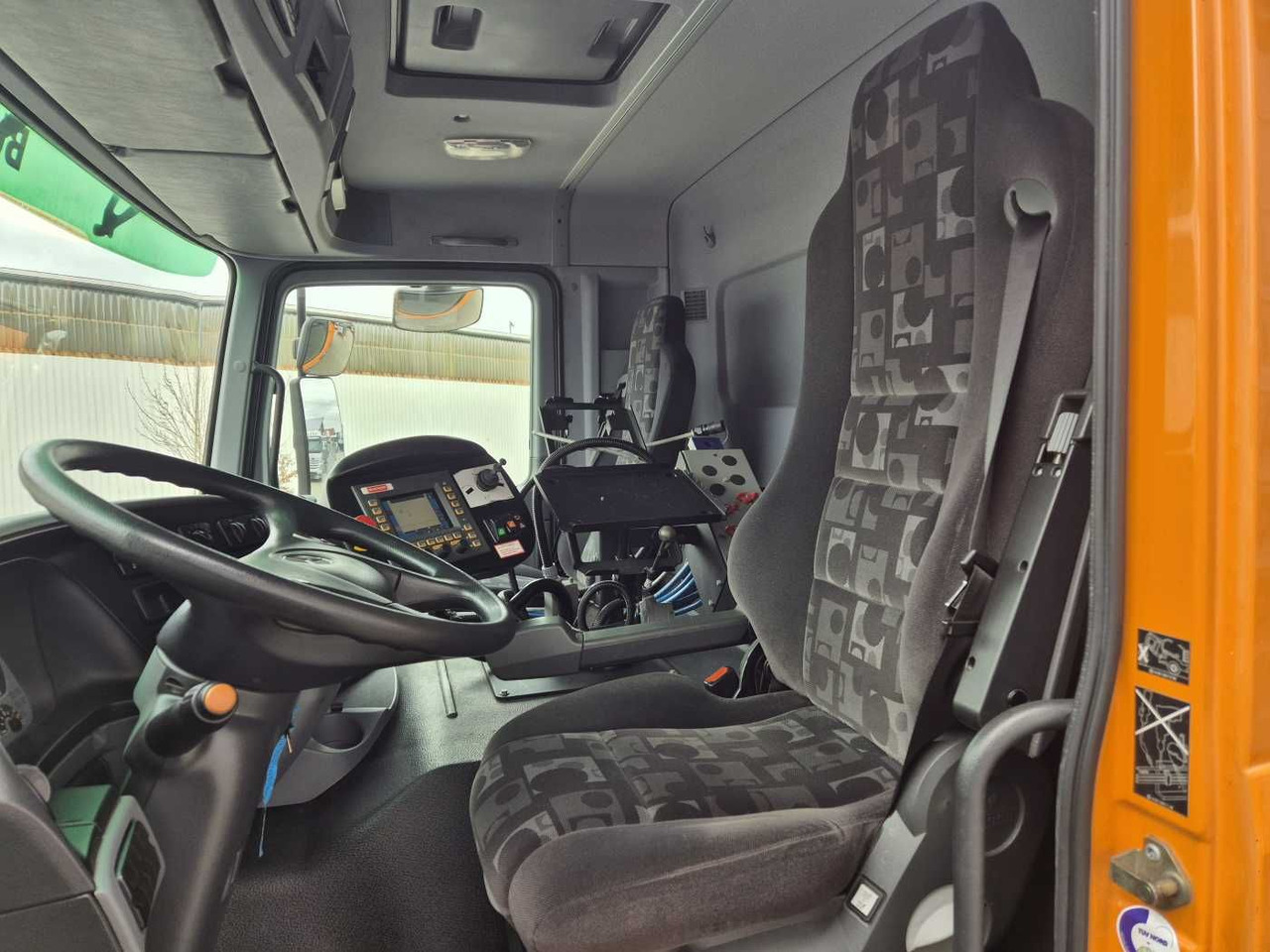 Gatvių šlavimo mašina Mercedes-Benz Actros 2032 A 4x4 Bucher STKF 9500 Airport 30x: foto 10