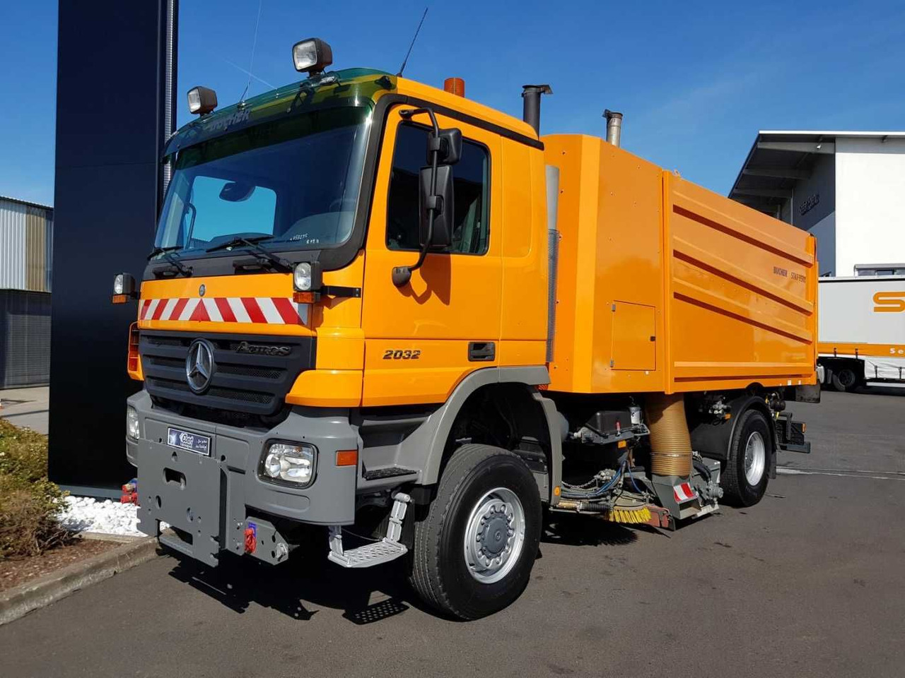 Mercedes-Benz Actros 2032 A 4x4 Bucher STKF 9500 Airport - Gatvių šlavimo mašina: foto 3 Mercedes-Benz Actros 2032 A 4x4 Bucher STKF 9500 Airport - Gatvių šlavimo mašina: foto 3