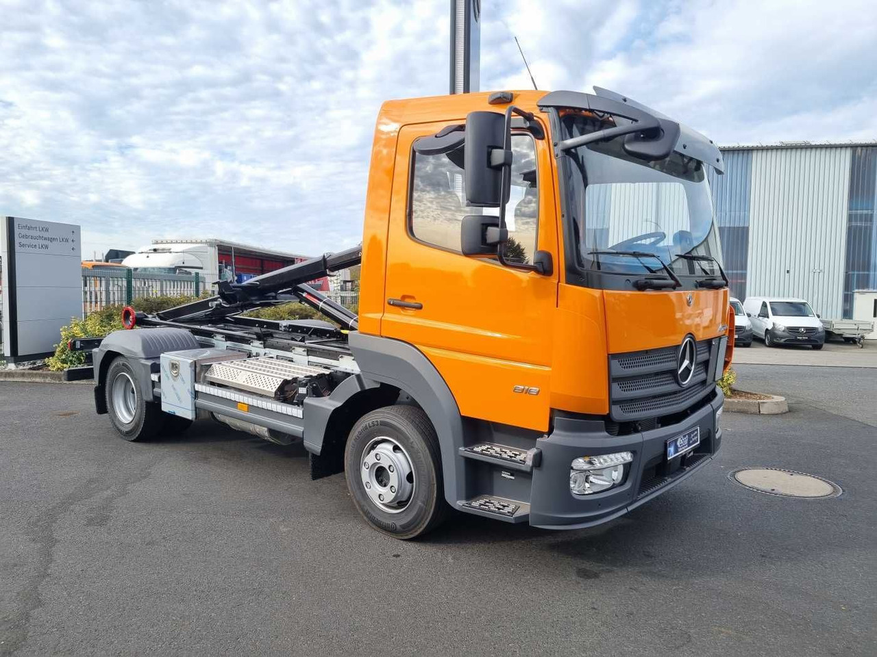 Mercedes-Benz Atego 818 K 4x2 HIAB XR5S3650 AHK Klima - Hook-lift sunkvežimis: foto 5 Mercedes-Benz Atego 818 K 4x2 HIAB XR5S3650 AHK Klima - Hook-lift sunkvežimis: foto 5