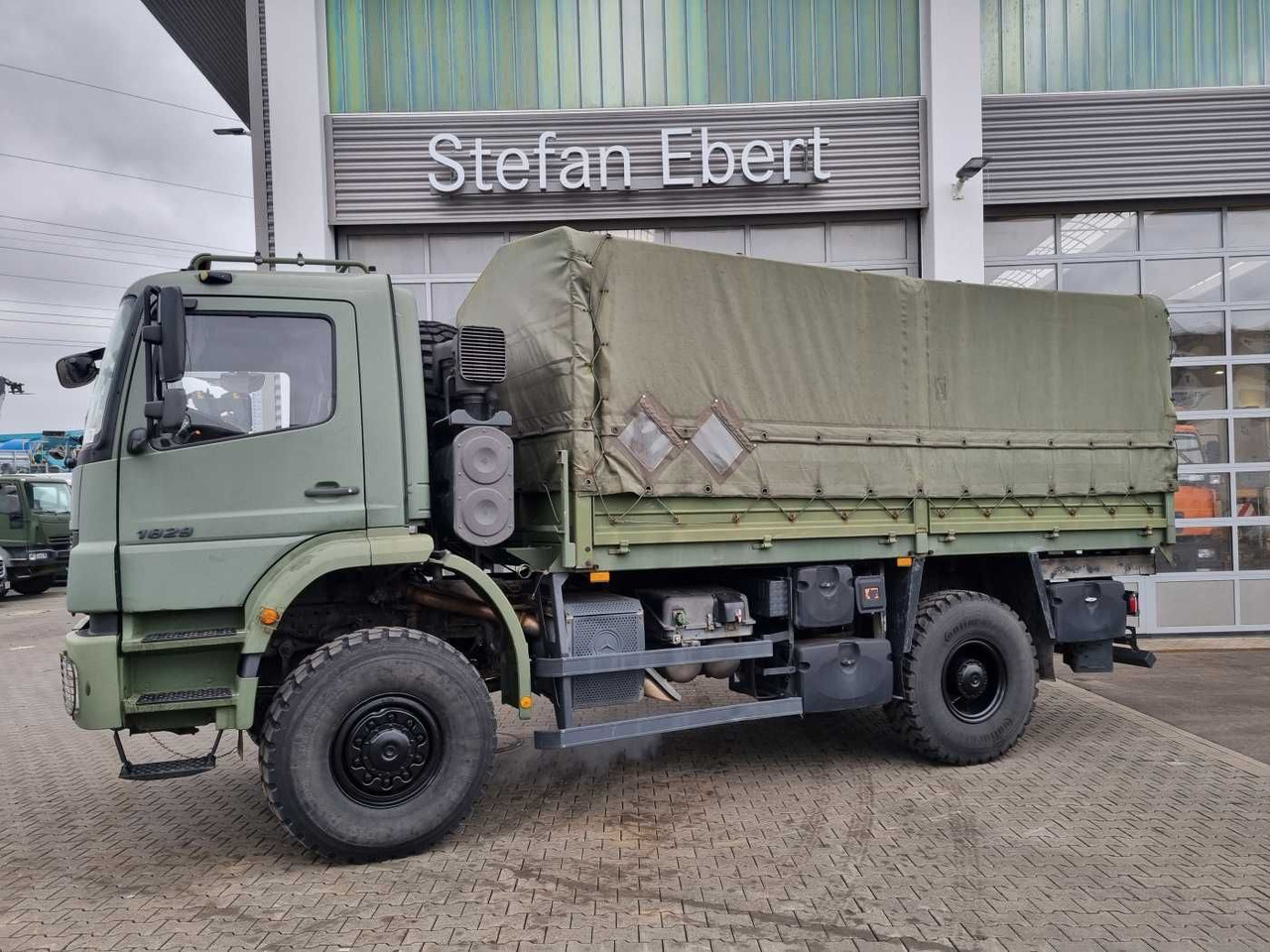 Mercedes-Benz Axor 1829 A 4x4 Pritsche/Plane 10 Stück - Platforminis/ Bortinis sunkvežimis: foto 4 Mercedes-Benz Axor 1829 A 4x4 Pritsche/Plane 10 Stück - Platforminis/ Bortinis sunkvežimis: foto 4