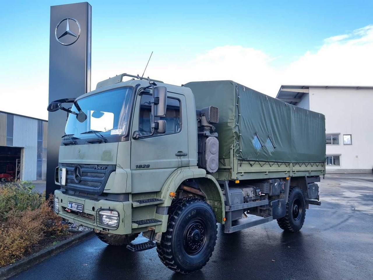 Mercedes-Benz Axor 1829 A 4x4 Pritsche/Plane 10 Stück - Tentinis sunkvežimis: foto 1 Mercedes-Benz Axor 1829 A 4x4 Pritsche/Plane 10 Stück - Tentinis sunkvežimis: foto 1