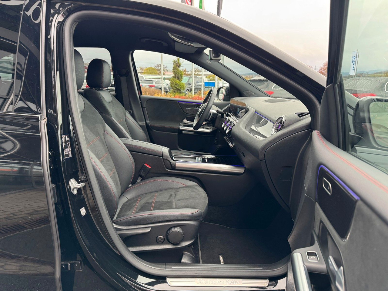 Mercedes-Benz B 200 AMG+AHK+Ambiente+RFK+MBUX+Night - Sedanas: foto 4 Mercedes-Benz B 200 AMG+AHK+Ambiente+RFK+MBUX+Night - Sedanas: foto 4