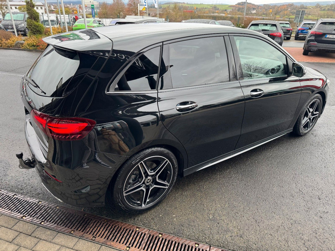 Mercedes-Benz B 200 AMG+AHK+Ambiente+RFK+MBUX+Night - Sedanas: foto 3 Mercedes-Benz B 200 AMG+AHK+Ambiente+RFK+MBUX+Night - Sedanas: foto 3