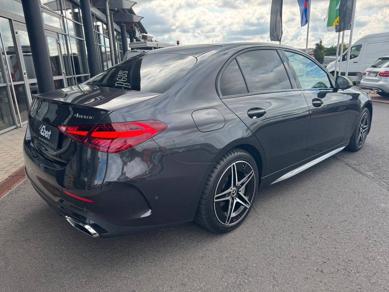 Mercedes-Benz C 400e 4M AMG+HUD+RFK+TotW+Ambiente+Night - Sedanas: foto 5 Mercedes-Benz C 400e 4M AMG+HUD+RFK+TotW+Ambiente+Night - Sedanas: foto 5