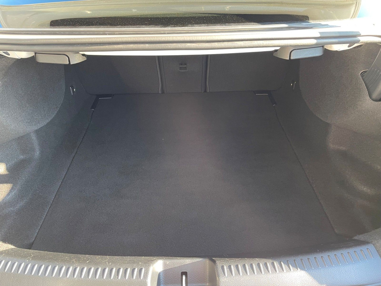 Mercedes-Benz CLA 35 AMG Aero+TotW+R-Kamera+Ambiente - Kupė: foto 5 Mercedes-Benz CLA 35 AMG Aero+TotW+R-Kamera+Ambiente - Kupė: foto 5