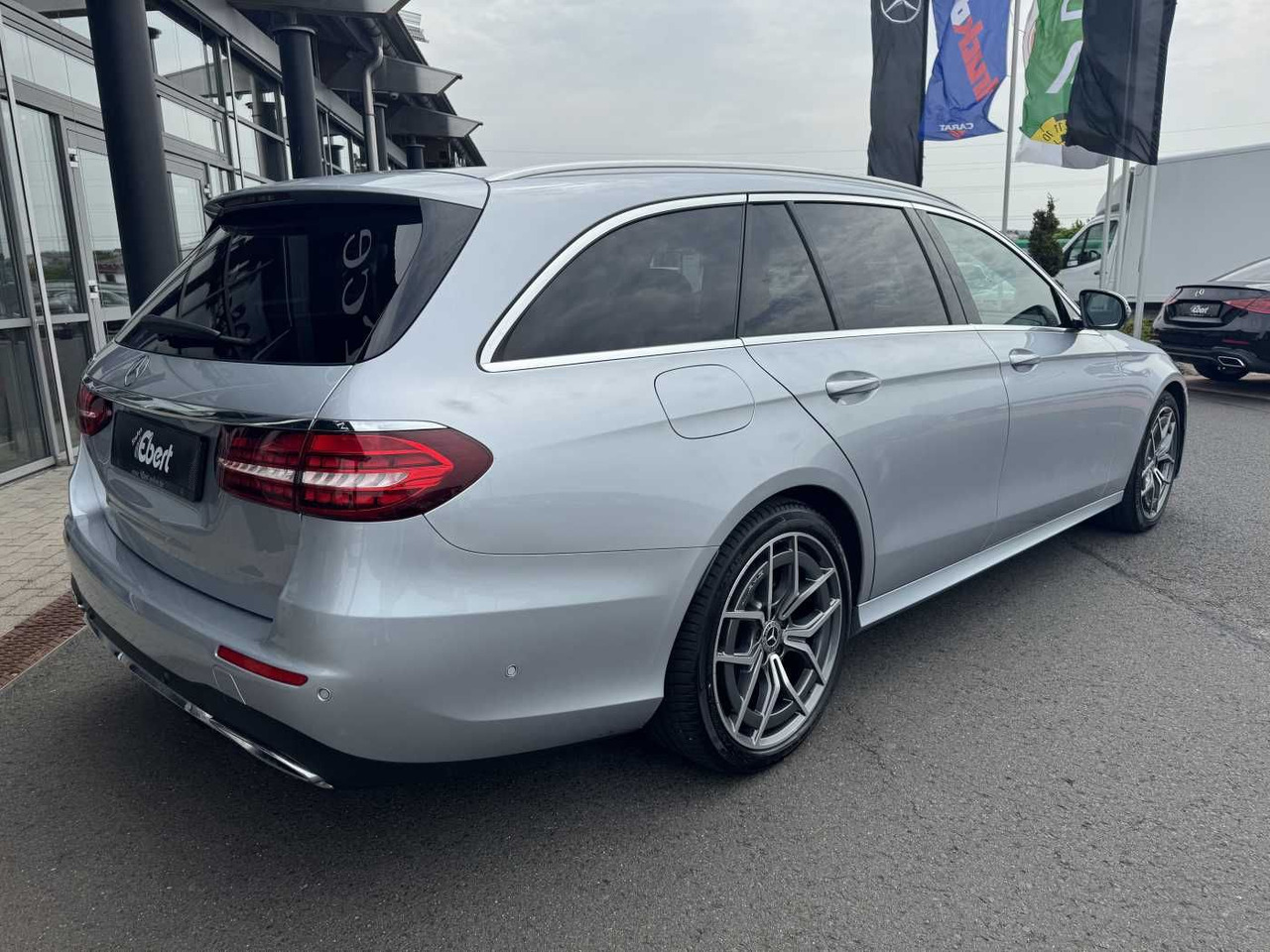 Mercedes-Benz E 220d T AMG+AHK+ESD+RKamera+TotW+ Ambiente - Lengvasis automobilis: foto 4 Mercedes-Benz E 220d T AMG+AHK+ESD+RKamera+TotW+ Ambiente - Lengvasis automobilis: foto 4