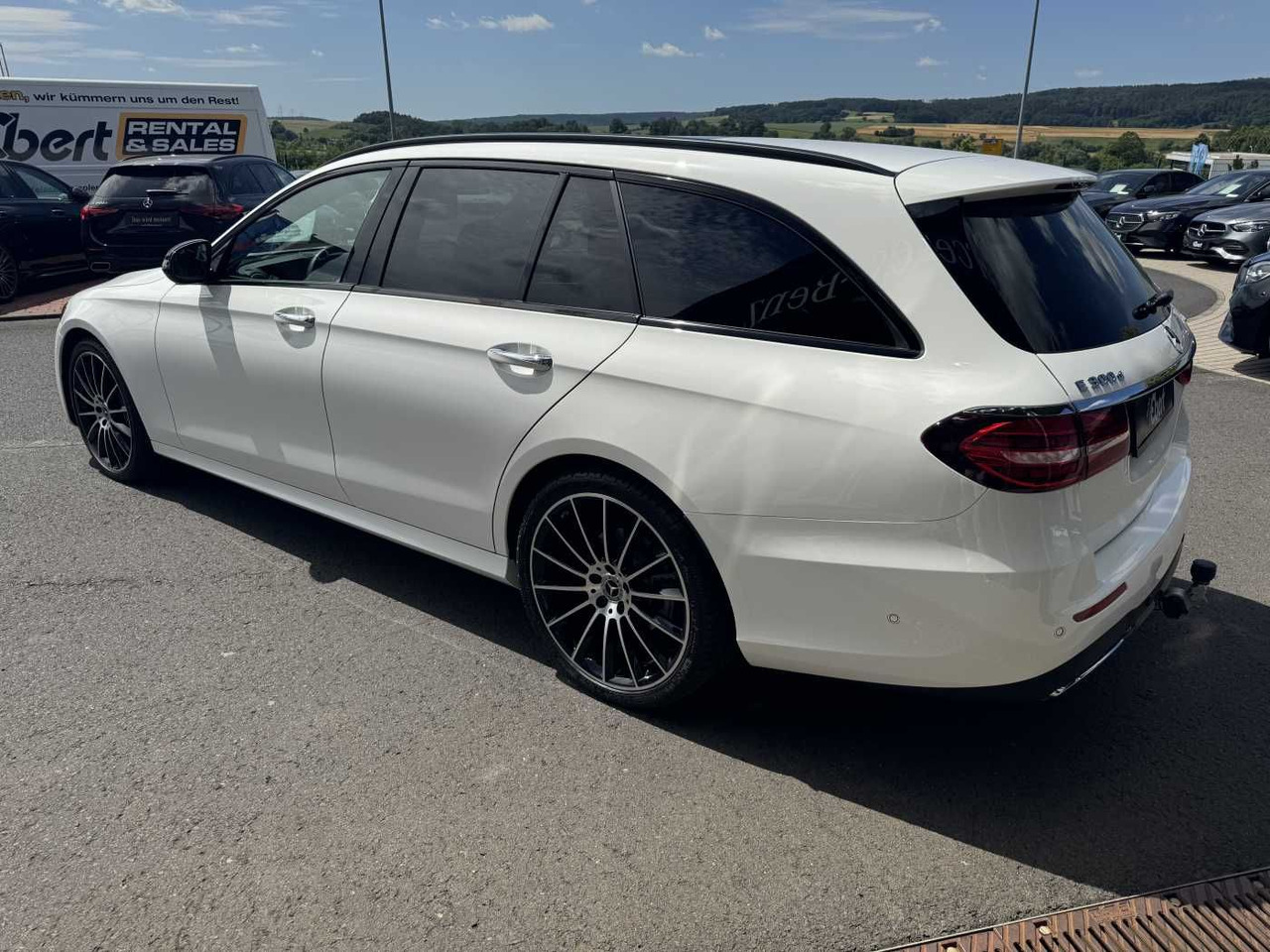 Mercedes-Benz E 300d 4M AMG+Pano+Burm+AHK+360+HUD+ - Lengvasis automobilis: foto 3 Mercedes-Benz E 300d 4M AMG+Pano+Burm+AHK+360+HUD+ - Lengvasis automobilis: foto 3
