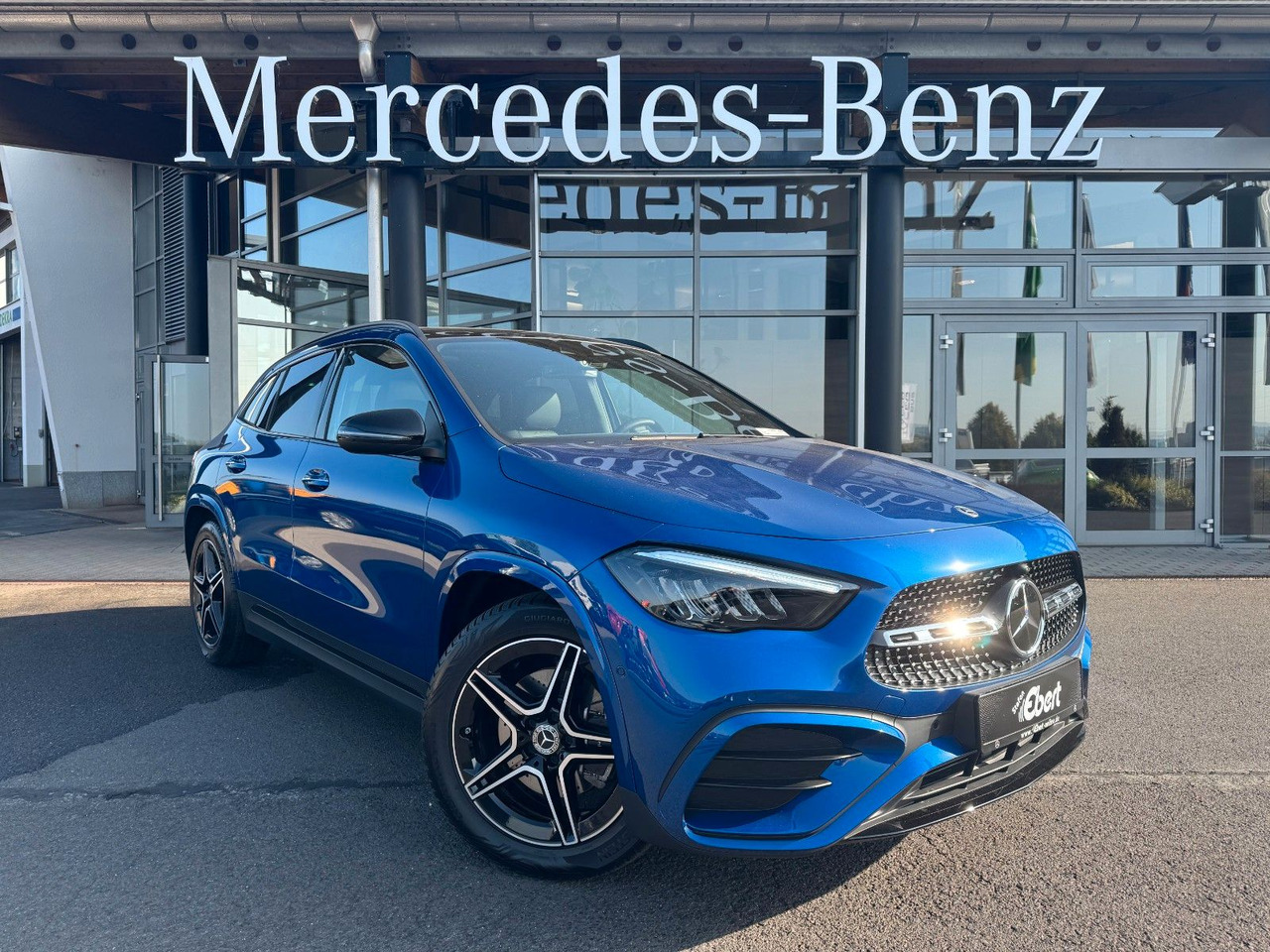 Mercedes-Benz GLA 200 AMG+PANO+DistrPlus+RFK+Night - Visureigis: foto 1 Mercedes-Benz GLA 200 AMG+PANO+DistrPlus+RFK+Night - Visureigis: foto 1