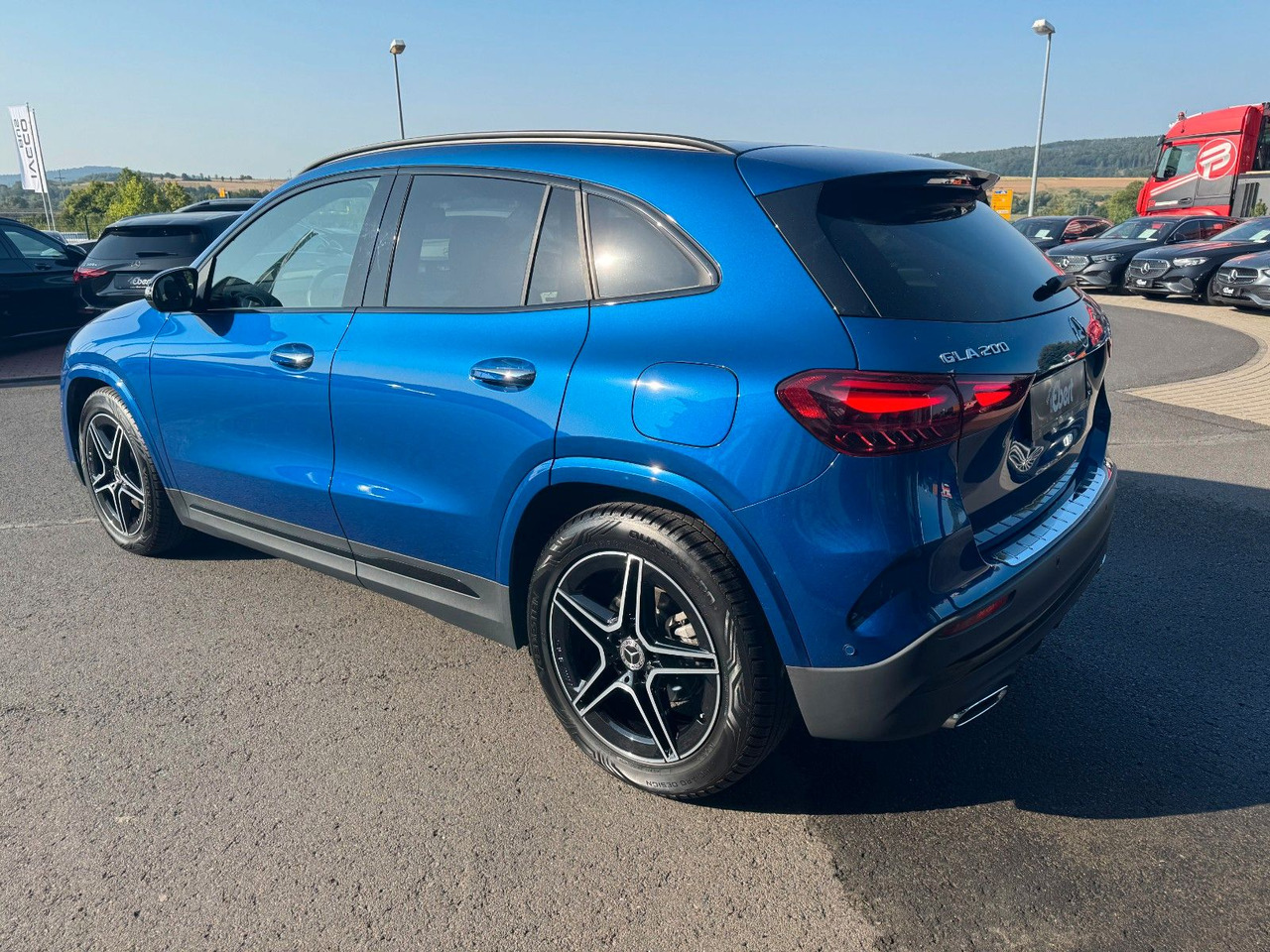Mercedes-Benz GLA 200 AMG+PANO+DistrPlus+RFK+Night - Visureigis: foto 3 Mercedes-Benz GLA 200 AMG+PANO+DistrPlus+RFK+Night - Visureigis: foto 3