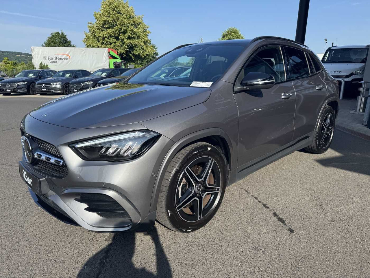 Mercedes-Benz GLA 200d 4M AMG+Pano+Distr+Ambiente+ - Visureigis: foto 2 Mercedes-Benz GLA 200d 4M AMG+Pano+Distr+Ambiente+ - Visureigis: foto 2