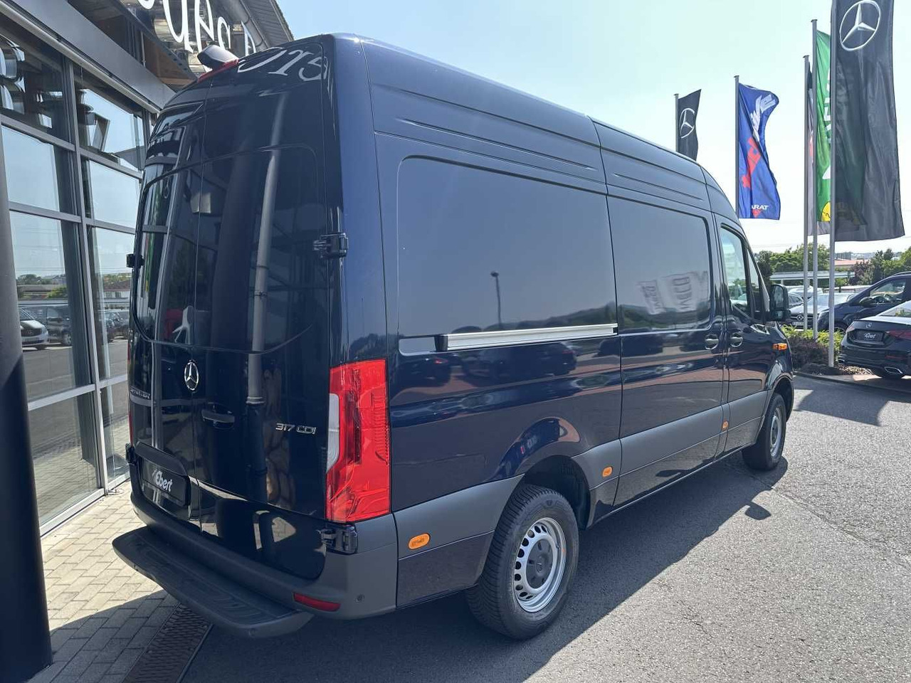 Mercedes-Benz Sprinter 317 CDI 3665 9G Klima Kamera MBUX LED - Krovininis mikroautobusas: foto 4 Mercedes-Benz Sprinter 317 CDI 3665 9G Klima Kamera MBUX LED - Krovininis mikroautobusas: foto 4