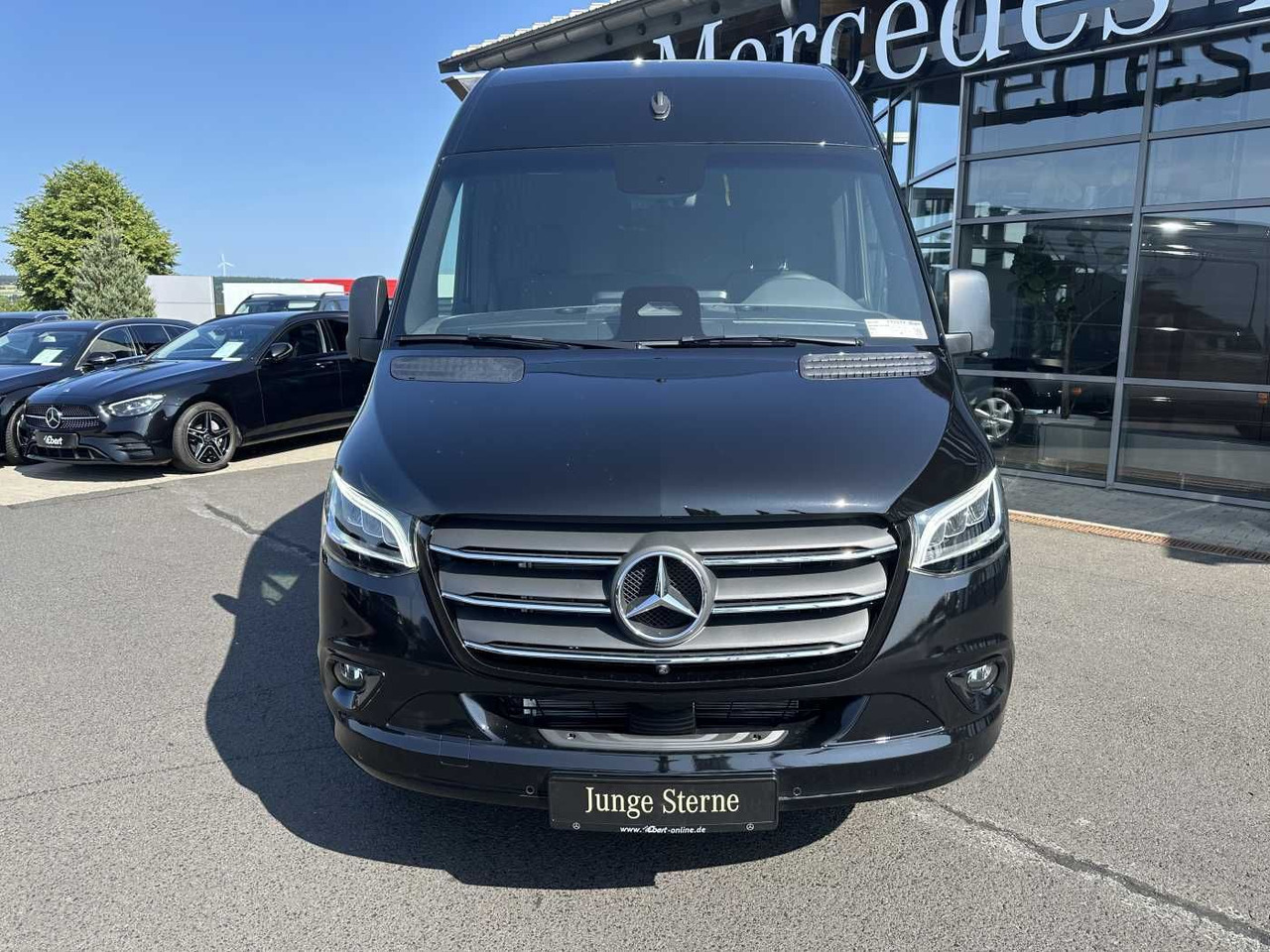 Mercedes-Benz Sprinter 319 CDI 4325 AHK DISTRONIC 360 Klima - Krovininis mikroautobusas: foto 2 Mercedes-Benz Sprinter 319 CDI 4325 AHK DISTRONIC 360 Klima - Krovininis mikroautobusas: foto 2