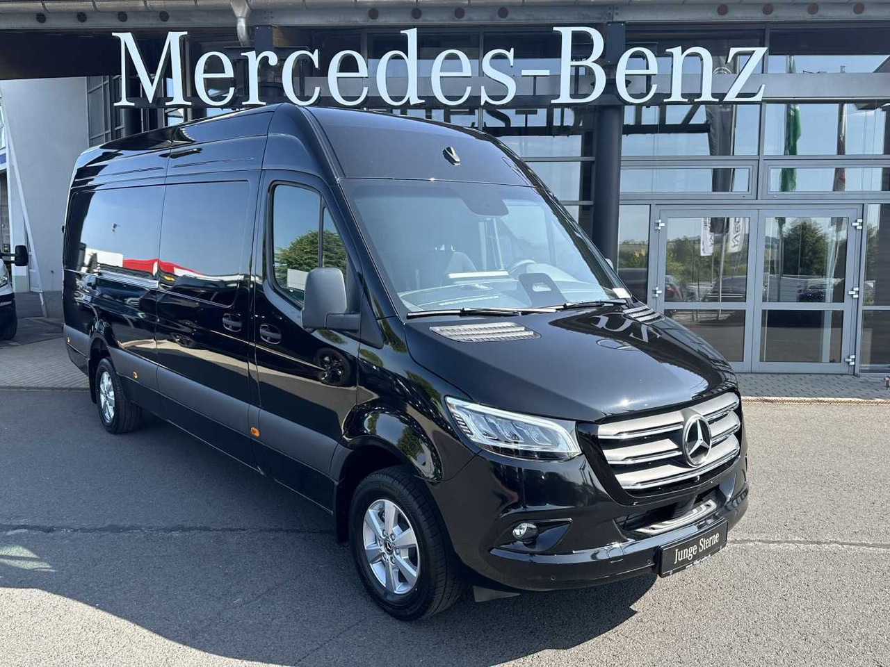Mercedes-Benz Sprinter 319 CDI 4325 AHK DISTRONIC 360 Klima - Krovininis mikroautobusas: foto 1 Mercedes-Benz Sprinter 319 CDI 4325 AHK DISTRONIC 360 Klima - Krovininis mikroautobusas: foto 1