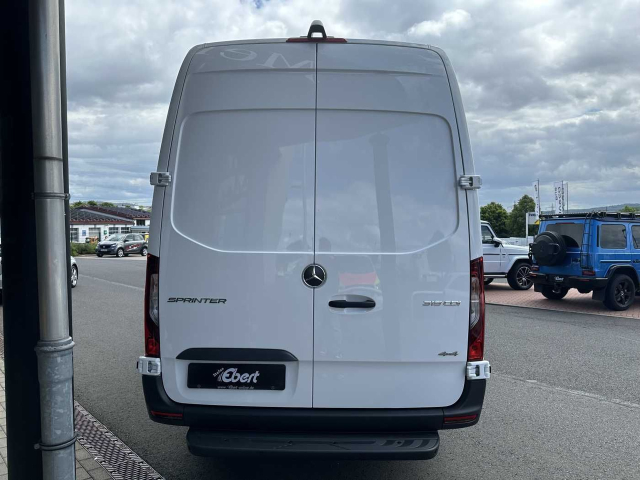 Mercedes-Benz Sprinter 319 CDI 4x4 4325 Kamera LED SHZ MBUX - Krovininis mikroautobusas: foto 5 Mercedes-Benz Sprinter 319 CDI 4x4 4325 Kamera LED SHZ MBUX - Krovininis mikroautobusas: foto 5