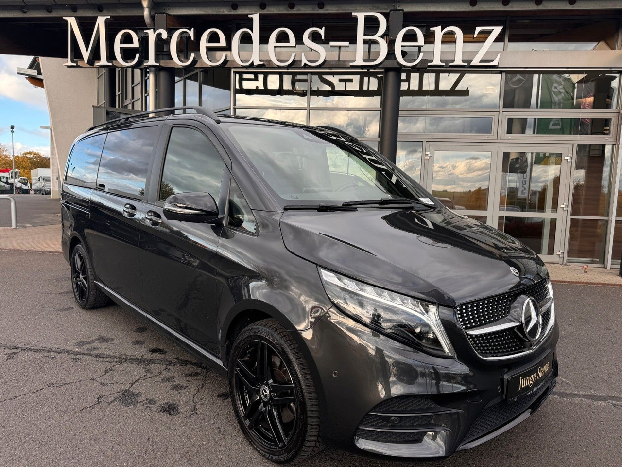 Mercedes-Benz V 300 d 4MATIC AVA ED AMG DISTR Stdh AHK2,5 PANO - Universalas: foto 1 Mercedes-Benz V 300 d 4MATIC AVA ED AMG DISTR Stdh AHK2,5 PANO - Universalas: foto 1