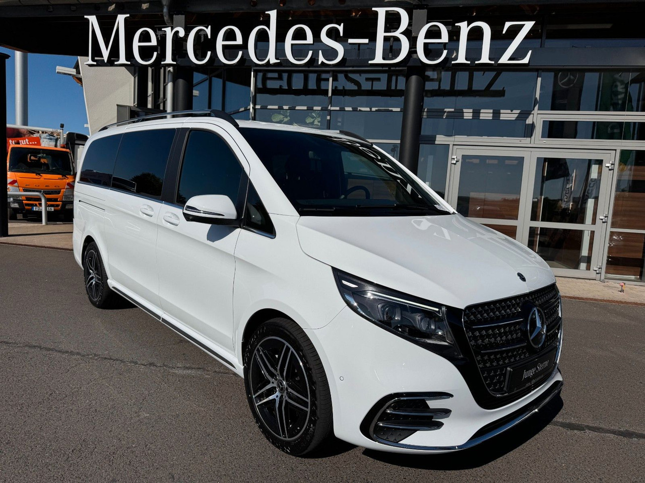 Mercedes-Benz V 300 d 4MATIC EXCLUSIVE AMG Tische AHK2,5to - Universalas: foto 1 Mercedes-Benz V 300 d 4MATIC EXCLUSIVE AMG Tische AHK2,5to - Universalas: foto 1