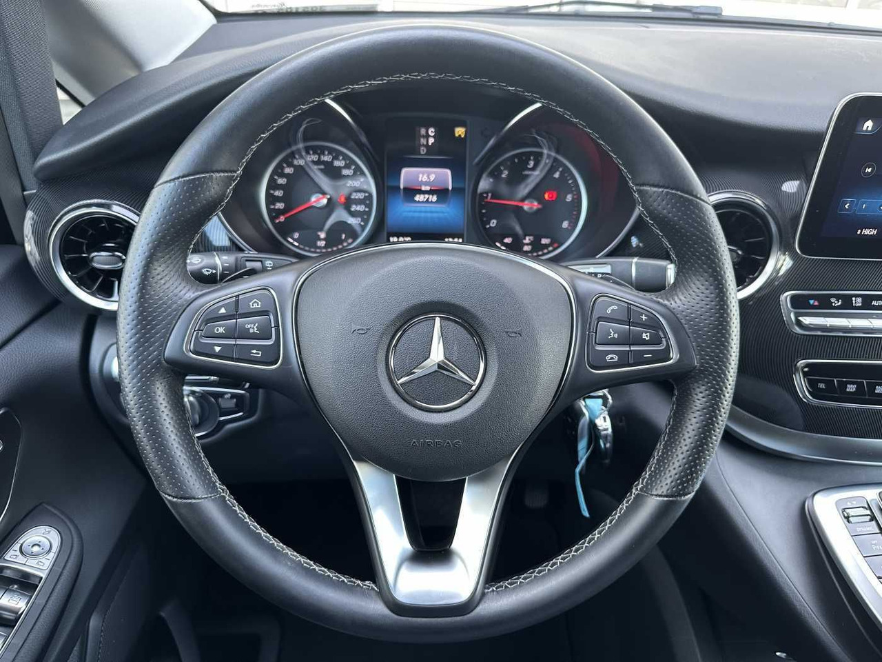 Lengvasis automobilis Mercedes-Benz V 300 d EDITION 4MATIC DISTRONIC AHK LED Kamera: foto 11