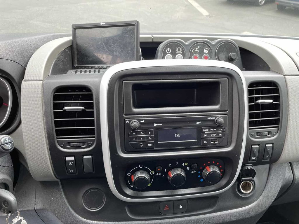 Autobokštelio, Komercinis automobilis Renault Trafic dCi 120 L1H1 / France Elavateur 091F 9m: foto 14
