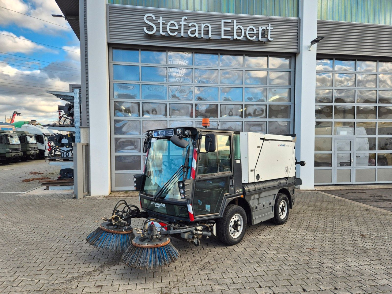 Schmidt Swingo Compact 200+ Klima - Gatvių šlavimo mašina: foto 2 Schmidt Swingo Compact 200+ Klima - Gatvių šlavimo mašina: foto 2