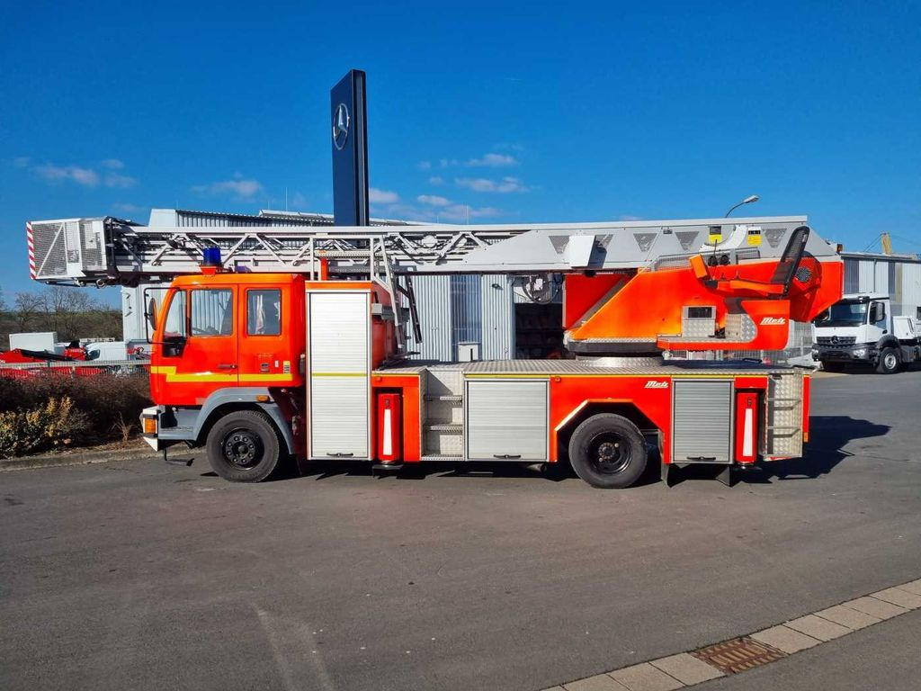 MAN 15.284LC Metz DLK 23-12 Feuerwehr Drehleiter - Sunkvežimis: foto 4 MAN 15.284LC Metz DLK 23-12 Feuerwehr Drehleiter - Sunkvežimis: foto 4