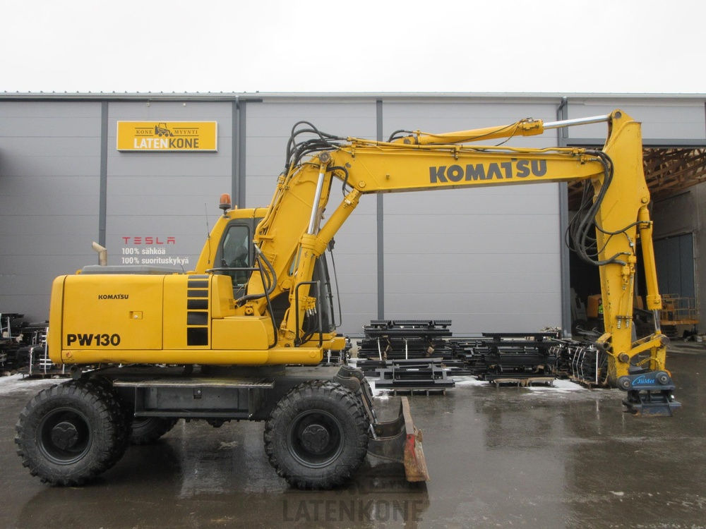 Komatsu PW130-6 Pyöräalustainen kaivinkone - Ratinis ekskavatorius: foto 1 Komatsu PW130-6 Pyöräalustainen kaivinkone - Ratinis ekskavatorius: foto 1