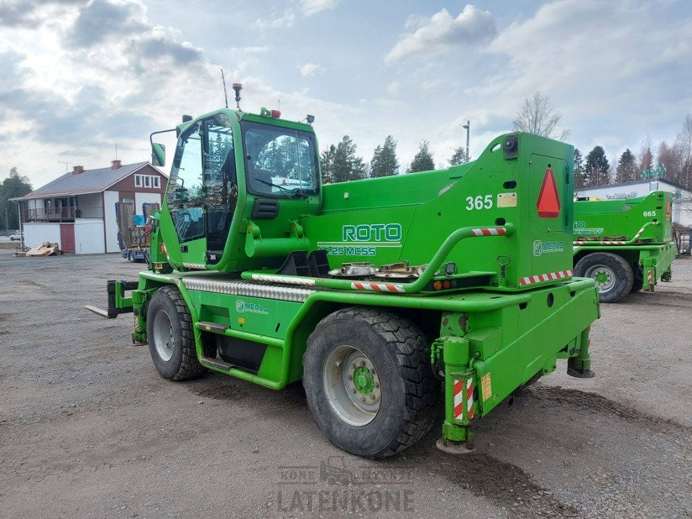 Merlo ROTO 40.25MCSS with basket, remote, jib - Teleskopinis krautuvas: foto 4 Merlo ROTO 40.25MCSS with basket, remote, jib - Teleskopinis krautuvas: foto 4