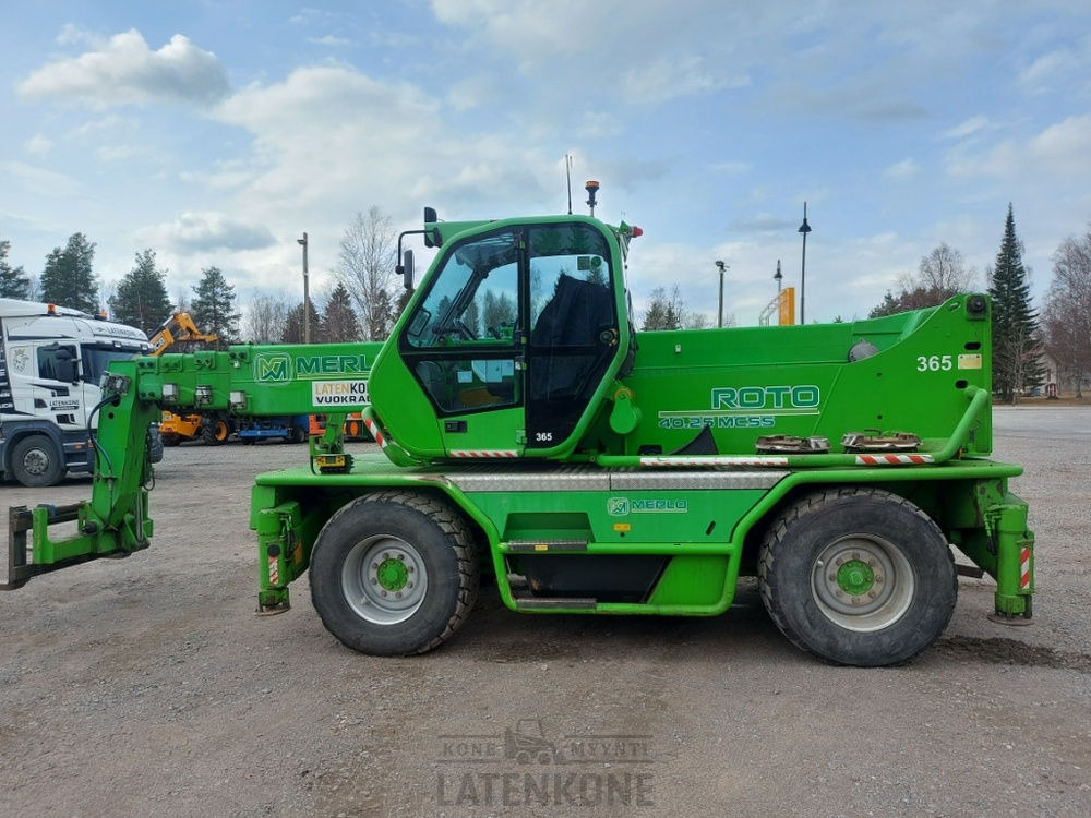 Merlo ROTO 40.25MCSS with basket, remote, jib - Teleskopinis krautuvas: foto 2 Merlo ROTO 40.25MCSS with basket, remote, jib - Teleskopinis krautuvas: foto 2
