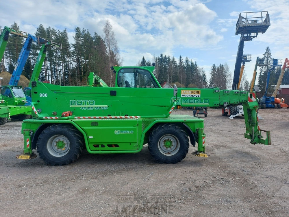 Merlo Roto 40.25MCSS with basket, remote and jib - Teleskopinis krautuvas: foto 5 Merlo Roto 40.25MCSS with basket, remote and jib - Teleskopinis krautuvas: foto 5