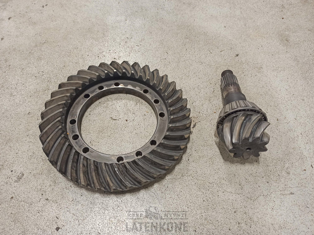 Volvo L70D Pinionakseli ja lautaspyörä / Drive gear - Transmisija - Statybinė technika: foto 1 Volvo L70D Pinionakseli ja lautaspyörä / Drive gear - Transmisija - Statybinė technika: foto 1