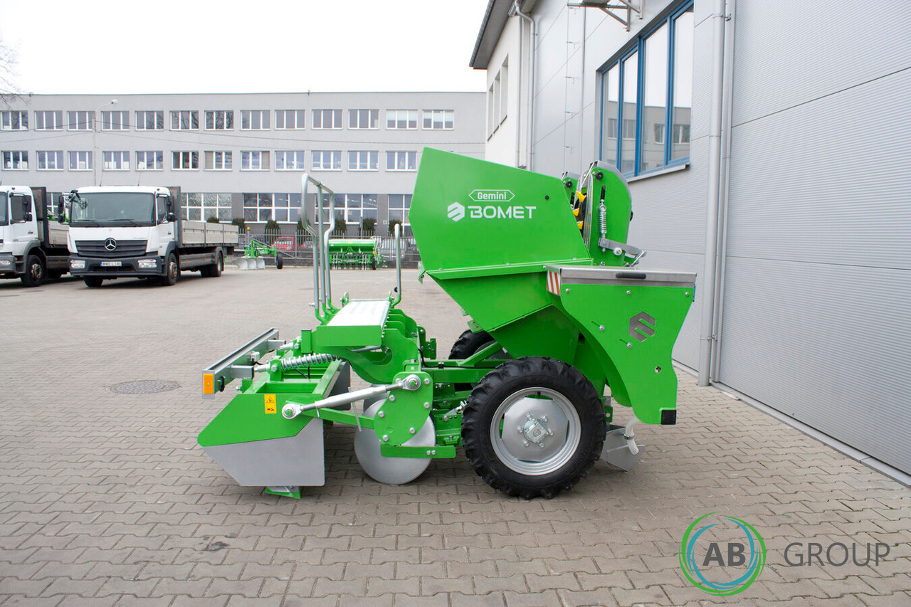Bomet Gemini S339/1 two-row potato planter (inter-row width: 75 - 90 cm) - Bulvių sodinamoji: foto 2 Bomet Gemini S339/1 two-row potato planter (inter-row width: 75 - 90 cm) - Bulvių sodinamoji: foto 2
