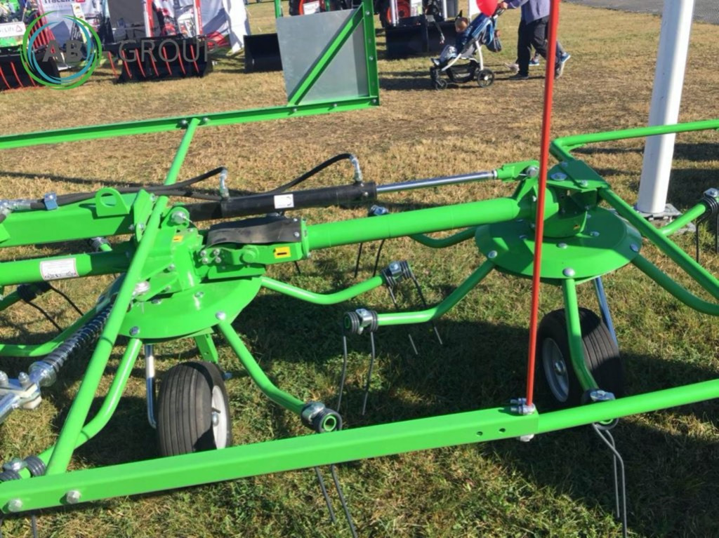 Kowalski przetrząsacz karuzelowy Z528 (PKM53) - 5,3 m - Šieno grėblys/ Vartytuvas: foto 3 Kowalski przetrząsacz karuzelowy Z528 (PKM53) - 5,3 m - Šieno grėblys/ Vartytuvas: foto 3