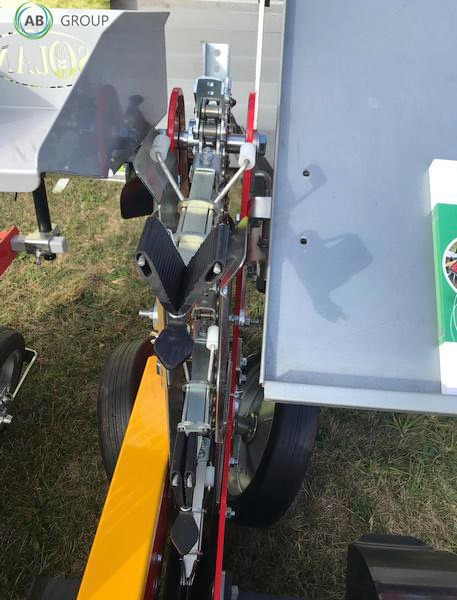 Solan S241-R semi-automatic grapple 2 row planter - Sėjos technika: foto 5 Solan S241-R semi-automatic grapple 2 row planter - Sėjos technika: foto 5