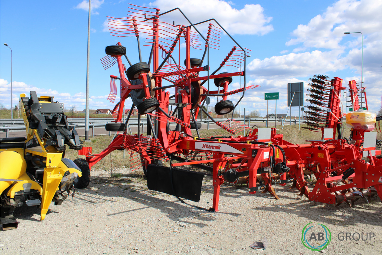 Zgrabiarka Dwukaruzelowa Harmak HT-745 - wersja demo - Šieno grėblys/ Vartytuvas: foto 1 Zgrabiarka Dwukaruzelowa Harmak HT-745 - wersja demo - Šieno grėblys/ Vartytuvas: foto 1