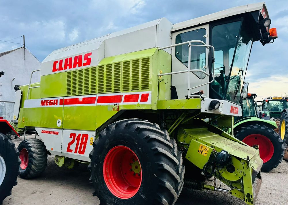 Claas MEGA 218 - Derliaus nuėmimo kombainas: foto 1 Claas MEGA 218 - Derliaus nuėmimo kombainas: foto 1