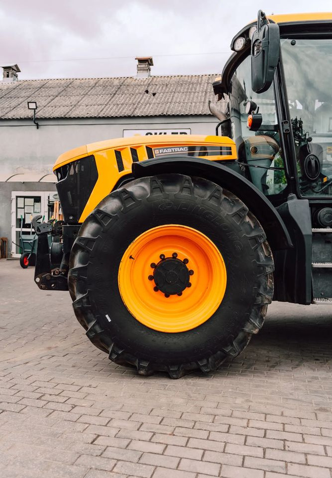 JCB Fastrac 4220 - Traktorius: foto 2 JCB Fastrac 4220 - Traktorius: foto 2