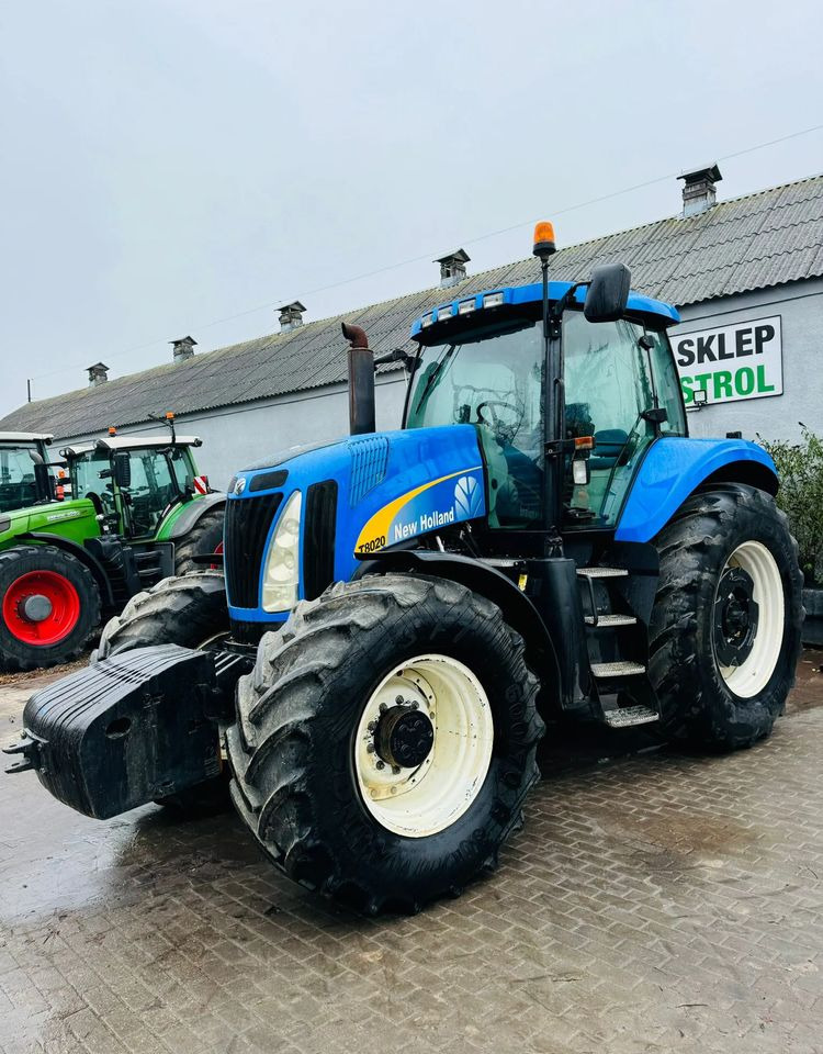 New Holland T8020 - Traktorius: foto 1 New Holland T8020 - Traktorius: foto 1