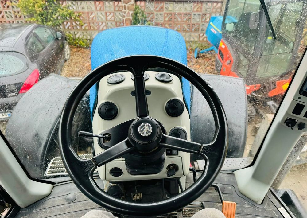 Traktorius New Holland T8020: foto 9