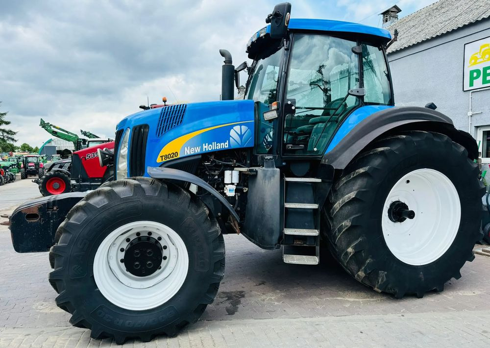 New Holland T8020 - Traktorius: foto 5 New Holland T8020 - Traktorius: foto 5