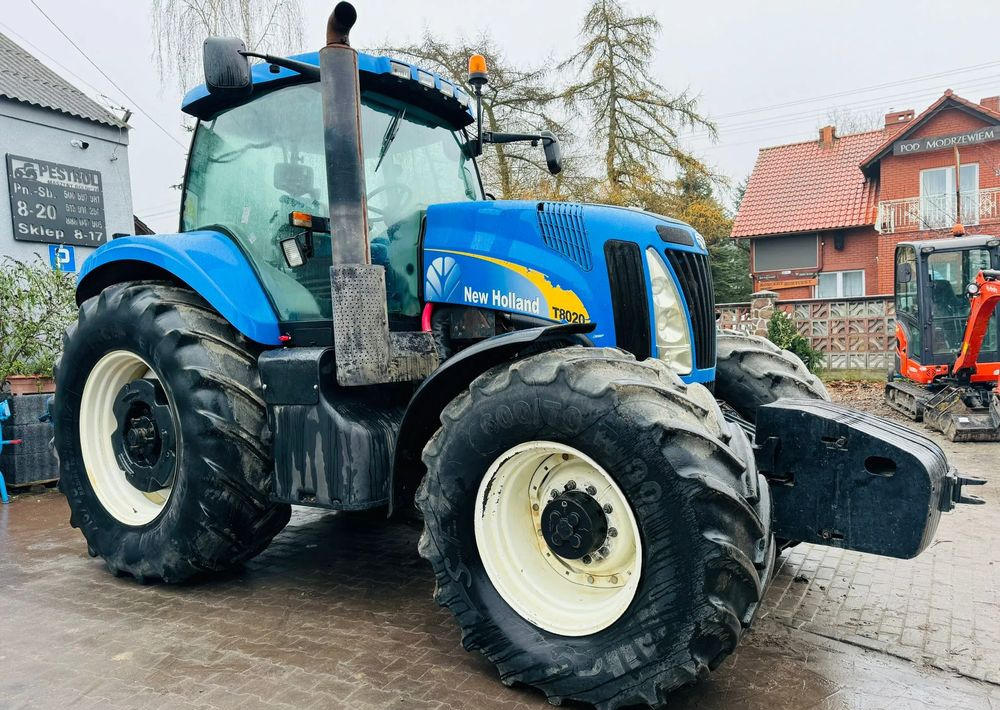 New Holland T8020 - Traktorius: foto 4 New Holland T8020 - Traktorius: foto 4