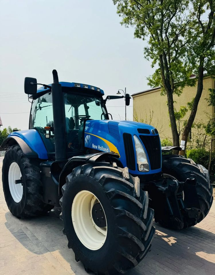 New Holland T8040 - Traktorius: foto 1 New Holland T8040 - Traktorius: foto 1