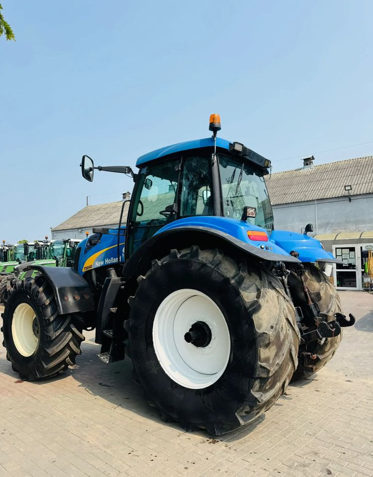 New Holland T8040 - Traktorius: foto 5 New Holland T8040 - Traktorius: foto 5