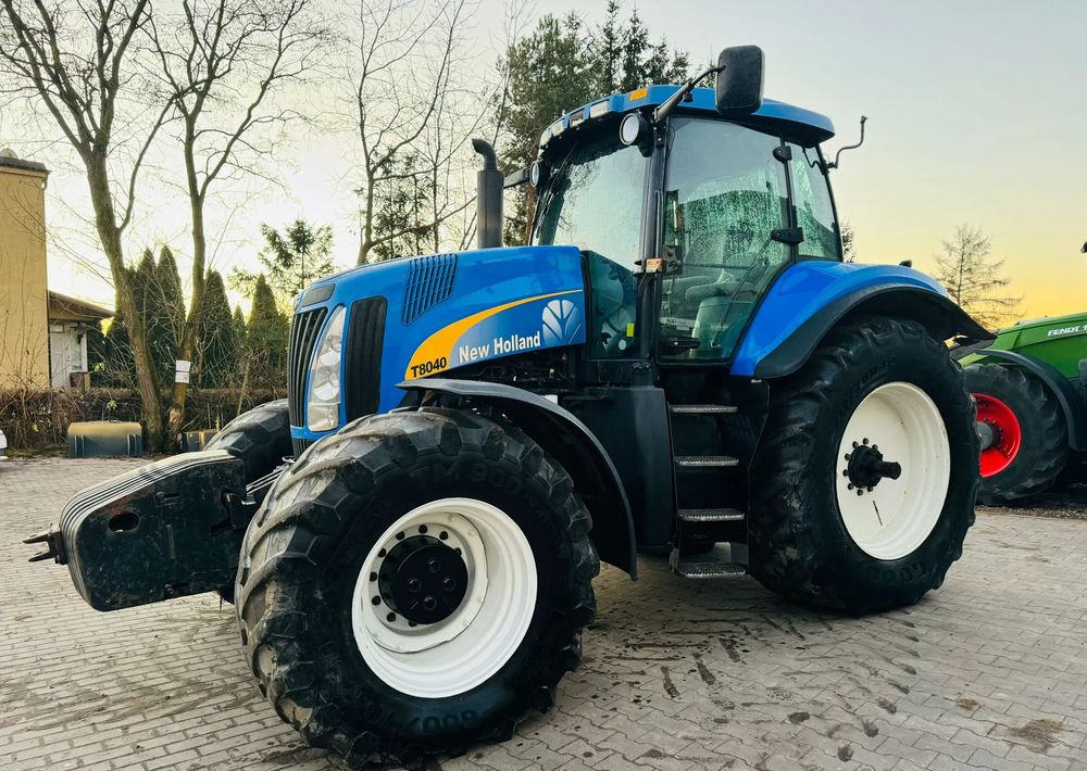 New Holland T8040 - Traktorius: foto 3 New Holland T8040 - Traktorius: foto 3